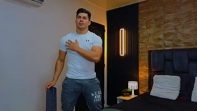 Snapshot of FelipeAndMarcello3 chatting on February 12, 2025, 11:09 pm FelipeAndMarcello3 online show from February 12, 2025, 11:09 pm