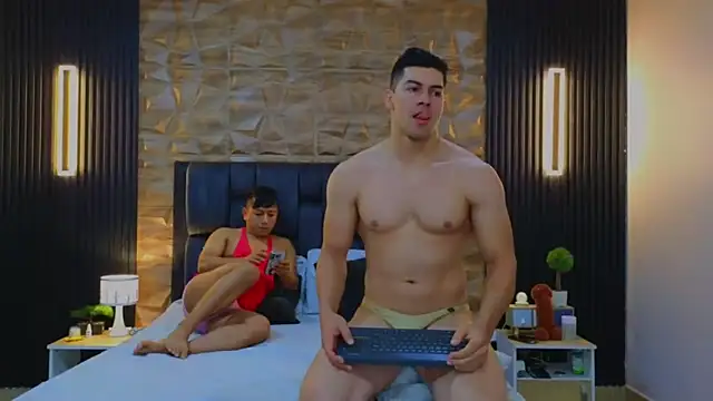 Snapshot of FelipeAndMarcello3 chatting on March 5, 2025, 2:12 pm FelipeAndMarcello3 online show from March 5, 2025, 2:12 pm