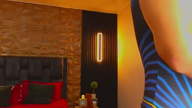 Snapshot of FelipeAndMarcello3 chatting on March 10, 2025, 11:06 pm FelipeAndMarcello3 online show from March 10, 2025, 11:06 pm