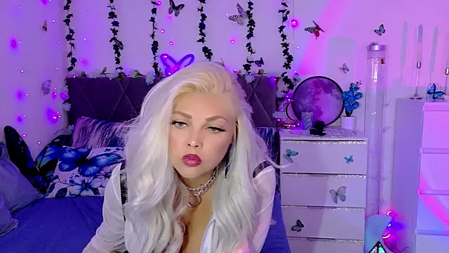 Snapshot of LexY- chatting on July 16, 2026, 9:54 pm LexY- online show from July 16, 2026, 9:54 pm