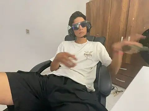 Max TheHorseDick online show from February 8, 2025, 3:19 am