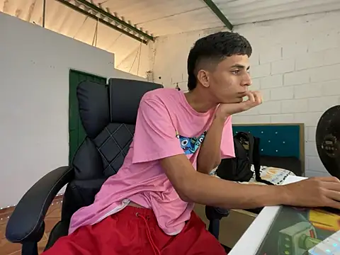 Max TheHorseDick online show from February 27, 2025, 10:31 pm