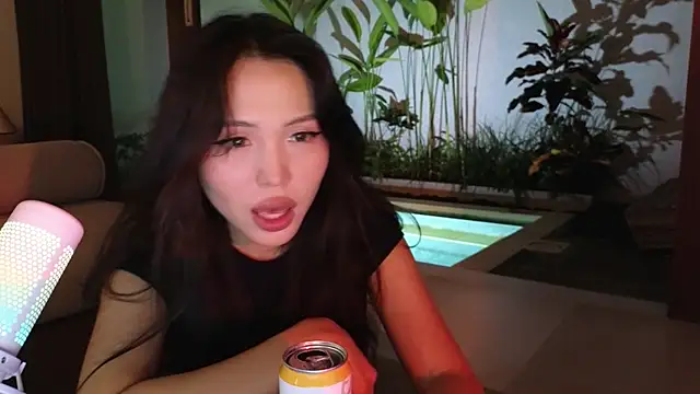 Snapshot of TammiLou chatting on March 14, 2025, 1:57 pm TammiLou online show from March 14, 2025, 1:57 pm