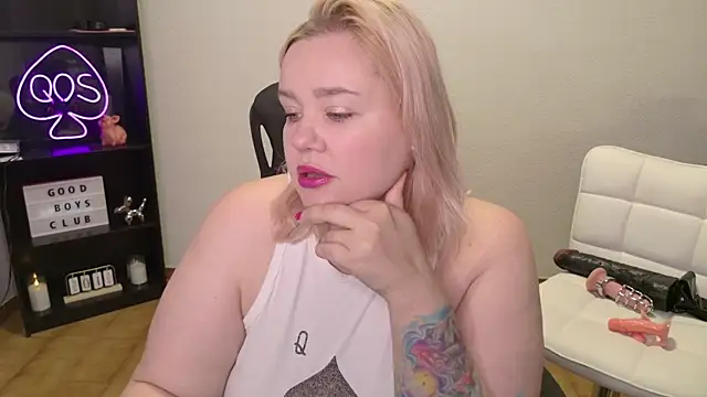 Snapshot of MargotGrey chatting on June 2, 2026, 8:05 am MargotGrey online show from June 2, 2026, 8:05 am