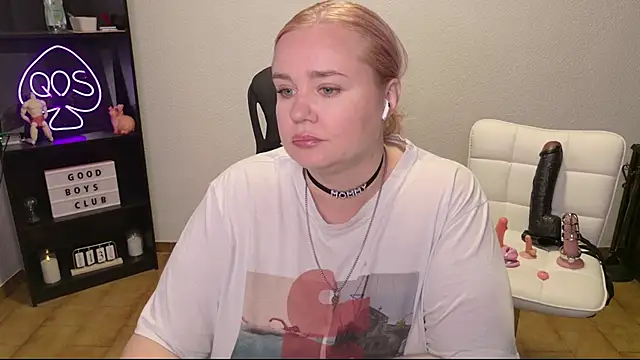 Snapshot of MargotGrey chatting on June 14, 2026, 5:15 pm MargotGrey online show from June 14, 2026, 5:15 pm
