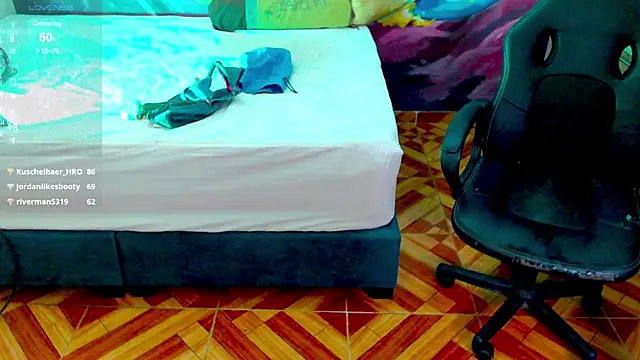 Eimy lorens online show from March 18, 2025, 10:04 pm