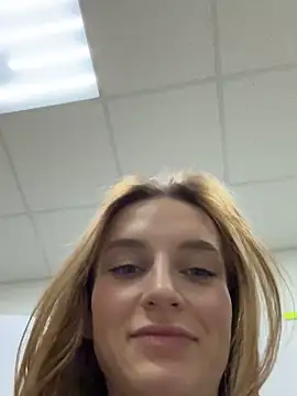 Snapshot of -AngelAri- chatting on December 29, 2024, 6:05 pm -AngelAri- online show from December 29, 2024, 6:05 pm