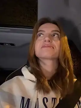 Snapshot of -AngelAri- chatting on February 4, 2025, 9:10 pm -AngelAri- online show from February 4, 2025, 9:10 pm