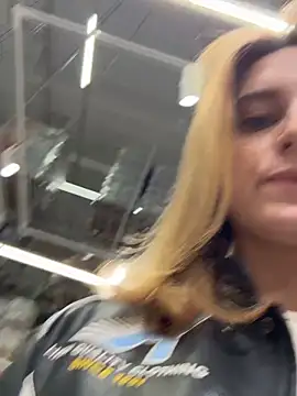 Snapshot of -AngelAri- chatting on October 4, 2025, 9:02 pm -AngelAri- online show from October 4, 2025, 9:02 pm