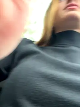 Snapshot of -AngelAri- chatting on October 5, 2025, 9:07 am -AngelAri- online show from October 5, 2025, 9:07 am