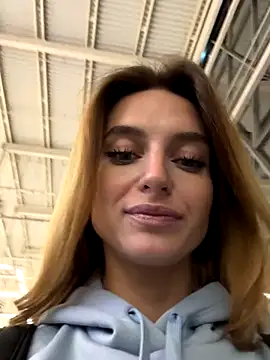 Snapshot of -AngelAri- chatting on October 15, 2025, 9:04 pm -AngelAri- online show from October 15, 2025, 9:04 pm