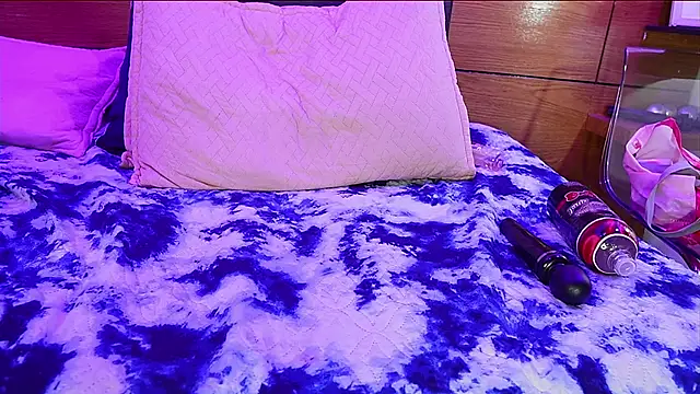 Snapshot of mssburbuja chatting on February 21, 2025, 6:18 am mssburbuja online show from February 21, 2025, 6:18 am