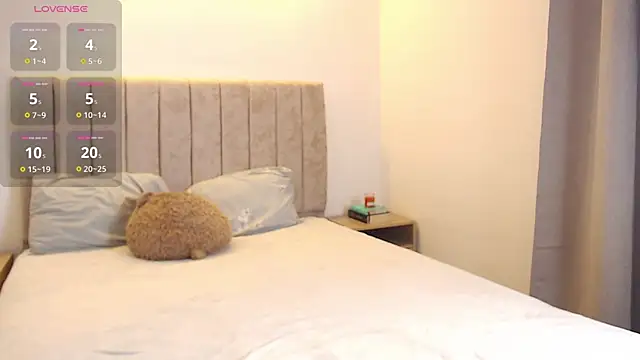 Snapshot of Maya_Lewis chatting on October 7, 2025, 10:51 pm Maya Lewis online show from October 7, 2025, 10:51 pm