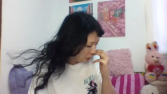 Snapshot of Haru_Queenn chatting on September 12, 2025, 9:26 pm Haru Queenn online show from September 12, 2025, 9:26 pm