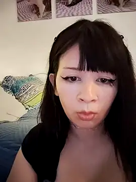 Snapshot of Haru_Queenn chatting on November 25, 2025, 2:33 am Haru Queenn online show from November 25, 2025, 2:33 am