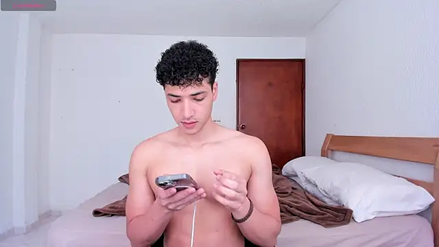 Snapshot of MitchellXD chatting on February 2, 2025, 3:39 pm MitchellXD online show from February 2, 2025, 3:39 pm