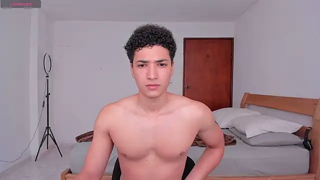 Snapshot of MitchellXD chatting on March 2, 2025, 2:43 pm MitchellXD online show from March 2, 2025, 2:43 pm