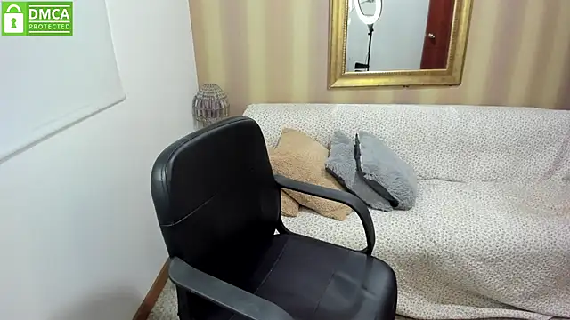 NicolettColin online show from October 17, 2025, 6:54 pm