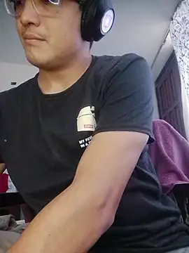 Mghty-cockl88 online show from February 3, 2026, 3:39 pm