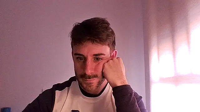 Snapshot of vargas90 chatting on December 5, 2025, 11:30 am vargas90 online show from December 5, 2025, 11:30 am