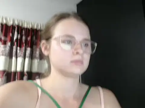 HellenMiyer1111 online show from March 19, 2025, 11:57 pm