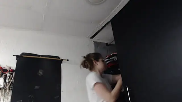 HellenMiyer1111 online show from December 22, 2025, 3:20 pm