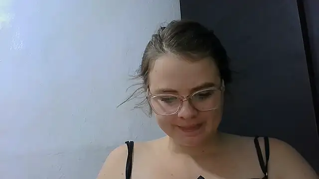 Snapshot of HellenMiyer1111 chatting on July 4, 2026, 2:56 pm HellenMiyer1111 online show from July 4, 2026, 2:56 pm