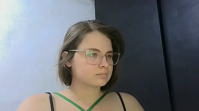 Snapshot of HellenMiyer1111 chatting on July 8, 2026, 2:21 pm HellenMiyer1111 online show from July 8, 2026, 2:21 pm