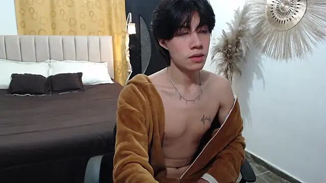 Snapshot of Elio-cam chatting on November 6, 2025, 8:26 am Elio-cam online show from November 6, 2025, 8:26 am