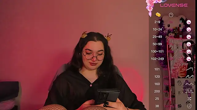 Snapshot of YsabellViveris chatting on December 17, 2024, 8:34 am YsabellViveris online show from December 17, 2024, 8:34 am