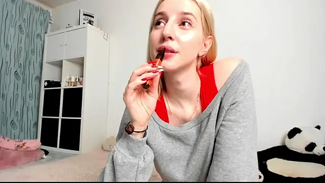 KenzieDawton online show from December 17, 2024, 4:45 am