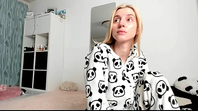 KenzieDawton online show from January 13, 2025, 5:01 am