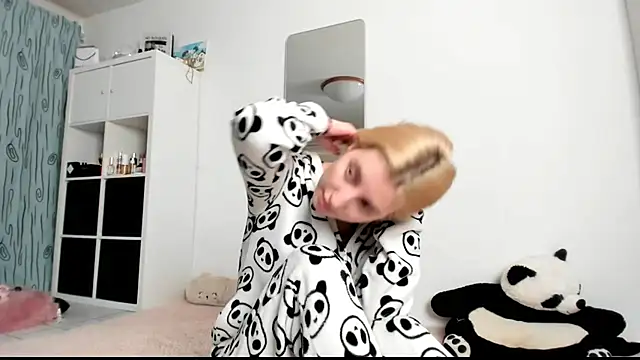 KenzieDawton online show from January 18, 2025, 5:10 am