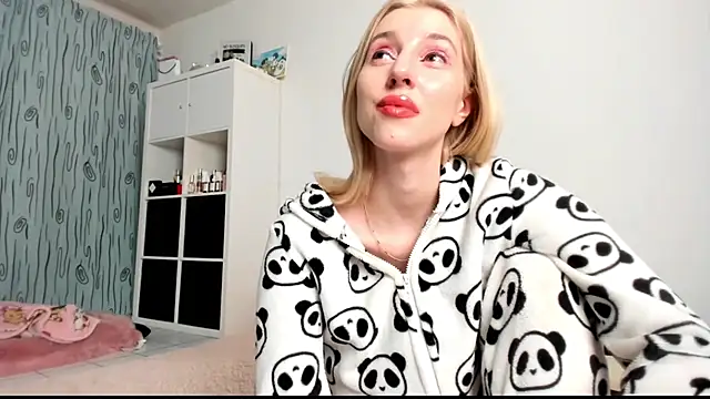 KenzieDawton online show from January 27, 2025, 5:14 am