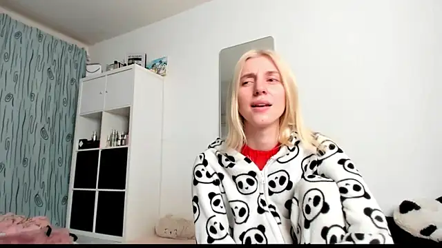 KenzieDawton online show from February 27, 2025, 5:02 am