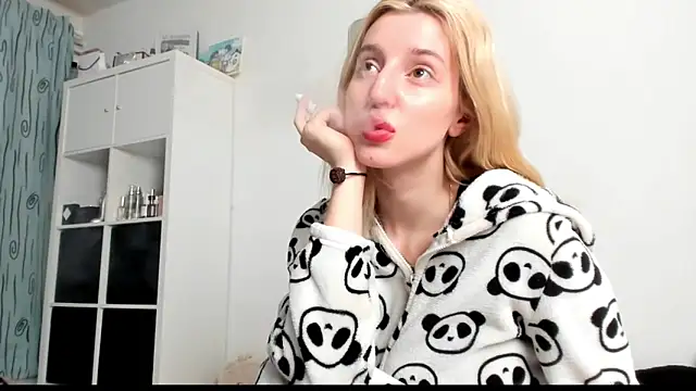 KenzieDawton online show from March 23, 2025, 6:58 am