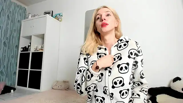 KenzieDawton online show from October 5, 2025, 8:01 am