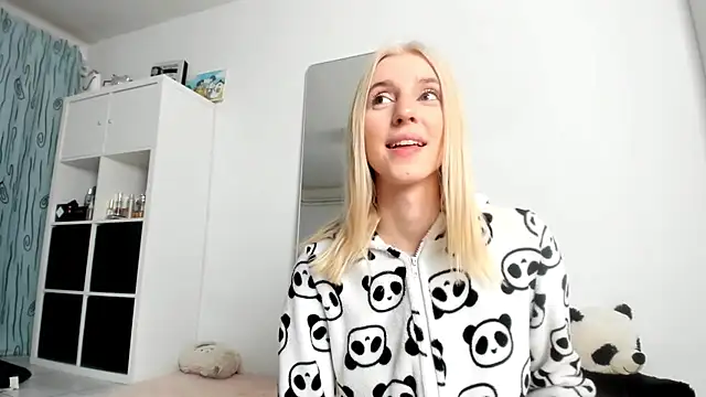 KenzieDawton online show from October 22, 2025, 3:18 am