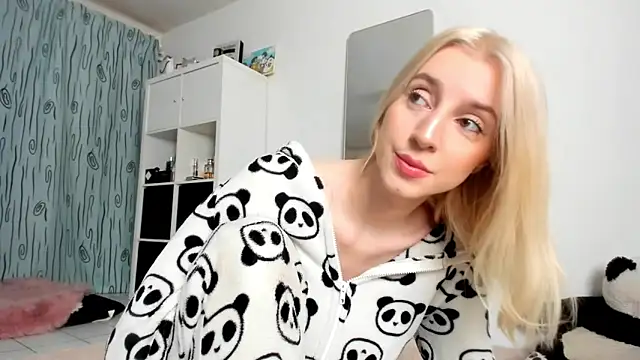 KenzieDawton online show from November 21, 2025, 4:22 am