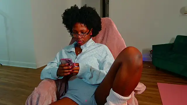 mochamimi online show from October 25, 2025, 4:31 am