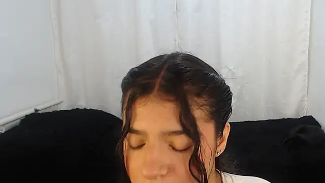 Snapshot of Liz_Galactic chatting on December 15, 2024, 10:04 pm Liz Galactic online show from December 15, 2024, 10:04 pm