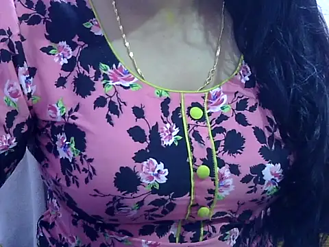 Snapshot of Your_wild_Dia chatting on October 9, 2025, 6:33 am Your wild Dia online show from October 9, 2025, 6:33 am