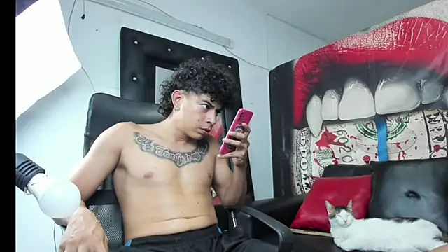 Snapshot of Strongernastyx chatting on January 28, 2025, 2:00 am Strongernastyx online show from January 28, 2025, 2:00 am