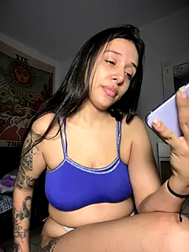 Snapshot of kiaraglam2 chatting on October 29, 2025, 5:20 am kiaraglam2 online show from October 29, 2025, 5:20 am