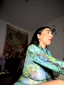 Snapshot of kiaraglam2 chatting on November 28, 2025, 5:43 am kiaraglam2 online show from November 28, 2025, 5:43 am