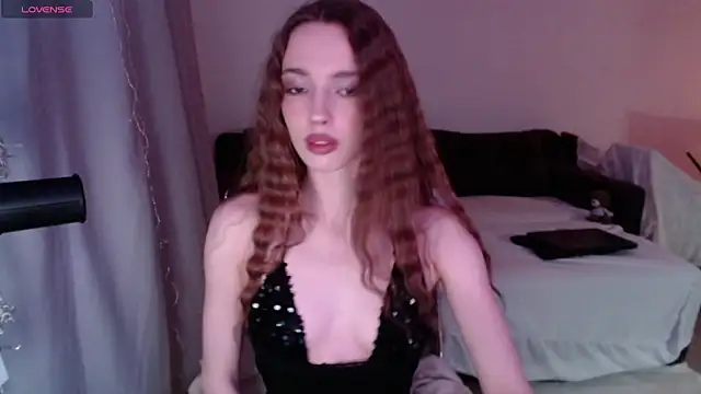 Weeissy online show from March 4, 2025, 6:07 pm