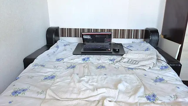 sweet-tinqerbell online show from July 1, 2026, 9:33 am