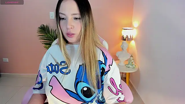 Snapshot of HannaMiller_1 chatting on October 27, 2025, 12:26 am HannaMiller 1 online show from October 27, 2025, 12:26 am