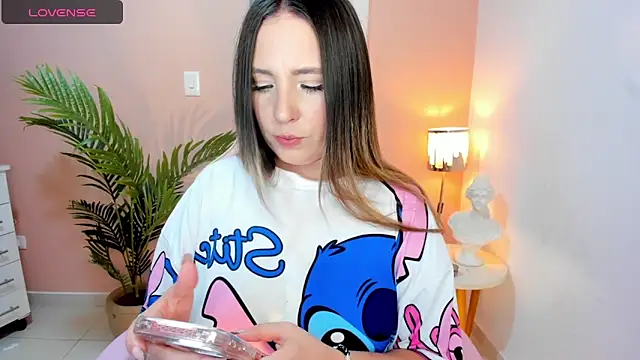 HannaMiller 1 online show from May 6, 2026, 5:07 pm