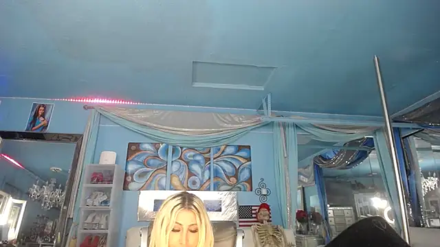 Snapshot of ADRIANNA_FOX chatting on June 26, 2026, 8:08 am ADRIANNA FOX online show from June 26, 2026, 8:08 am